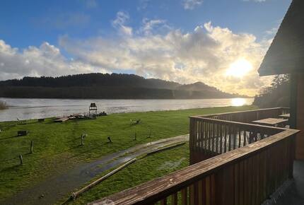 Riverfront Elegance at the Edge of the Wild - Klamath, California