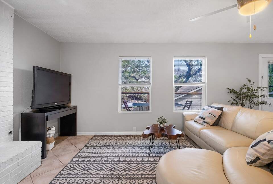 Serene Twinberry Townhome | A Refined Retreat in Westlake Hills - Austin, Texas