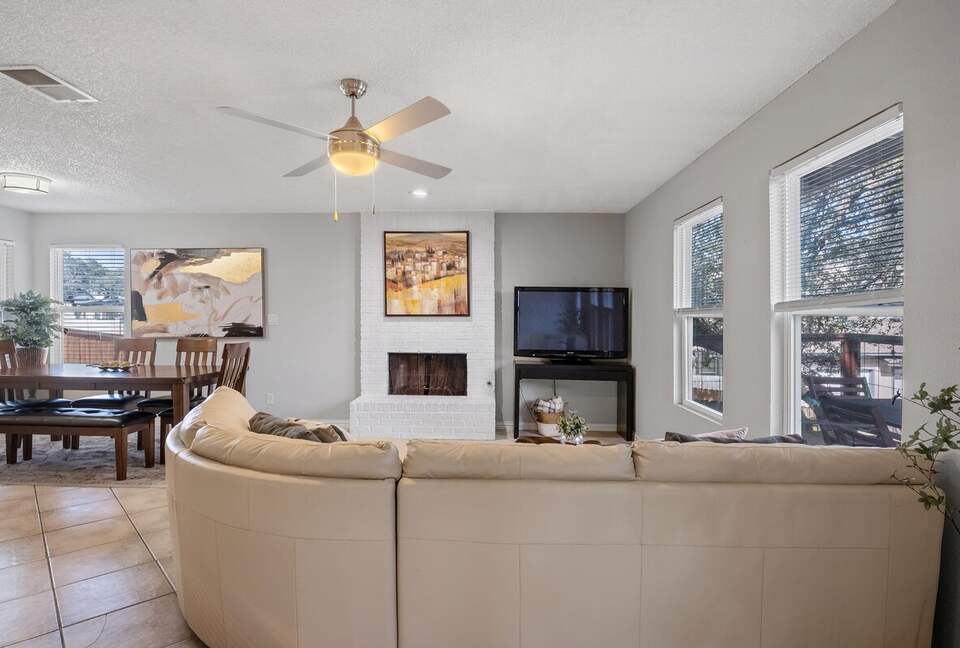 Serene Twinberry Townhome | A Refined Retreat in Westlake Hills - Austin, Texas