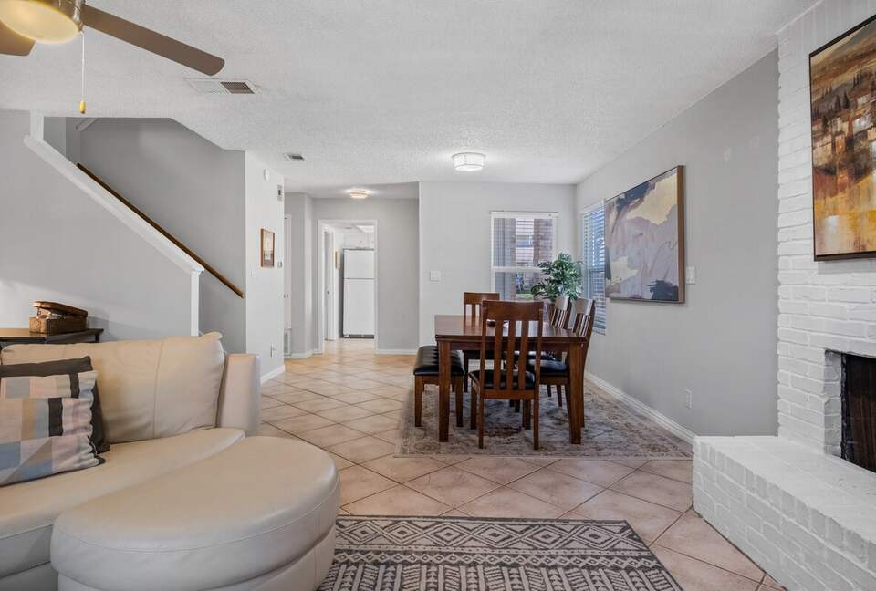 Serene Twinberry Townhome | A Refined Retreat in Westlake Hills - Austin, Texas