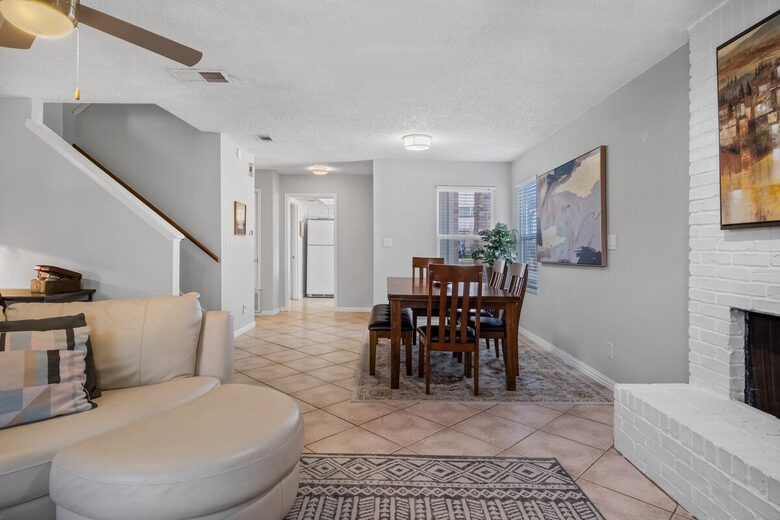 Serene Twinberry Townhome | A Refined Retreat in Westlake Hills - Austin, Texas