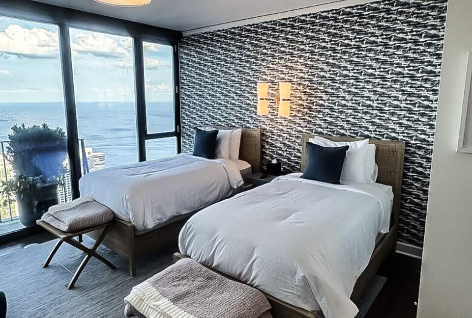 Panoramic Living in the Heart of Chicago - Chicago, Illinois