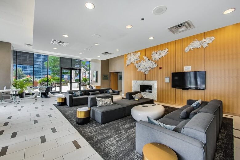 Panoramic Living in the Heart of Chicago - Chicago, Illinois