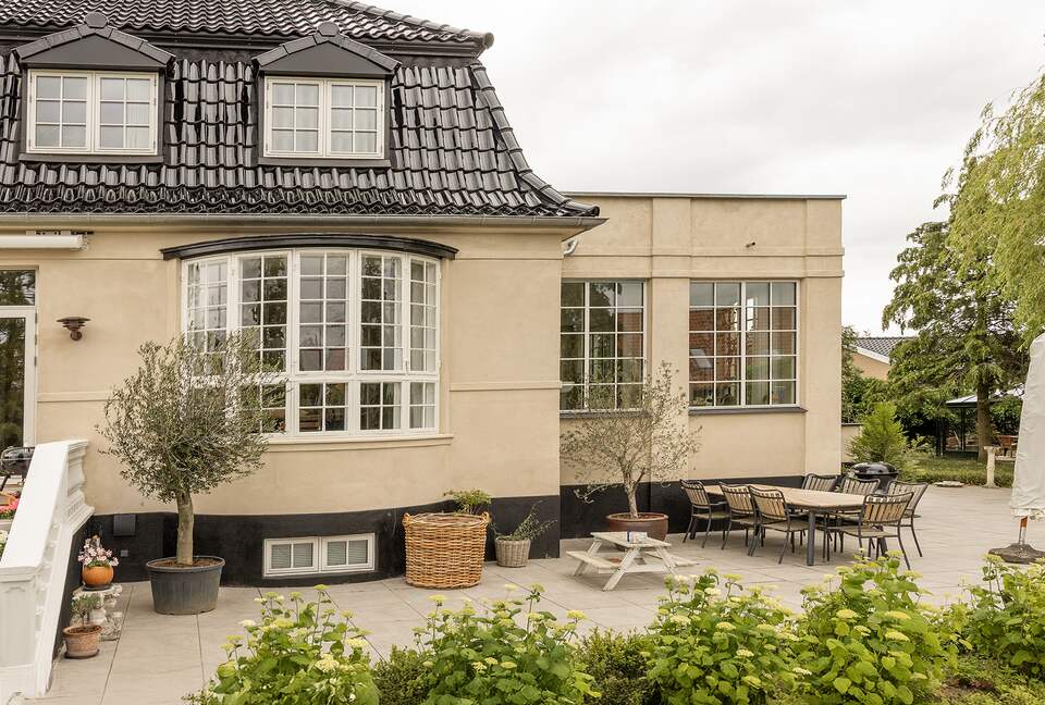 Elegant Three-Story Townhome Near Copenhagen’s Best Attractions - Copenhagen, Denmark
