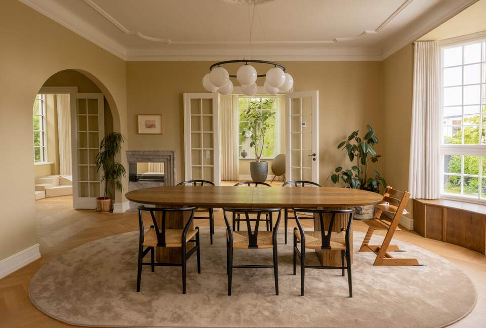 Elegant Three-Story Townhome Near Copenhagen’s Best Attractions - Copenhagen, Denmark