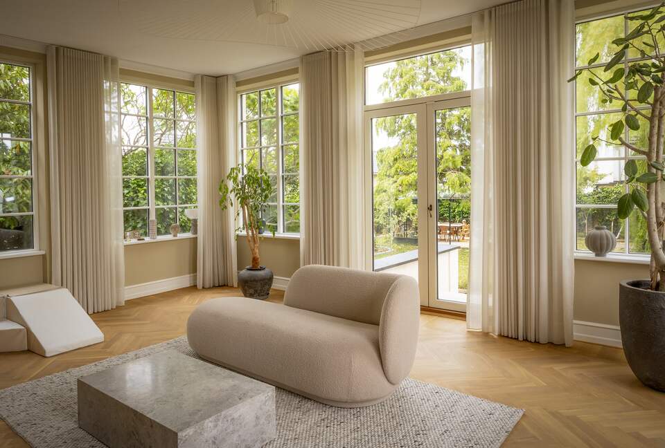 Elegant Three-Story Townhome Near Copenhagen’s Best Attractions - Copenhagen, Denmark