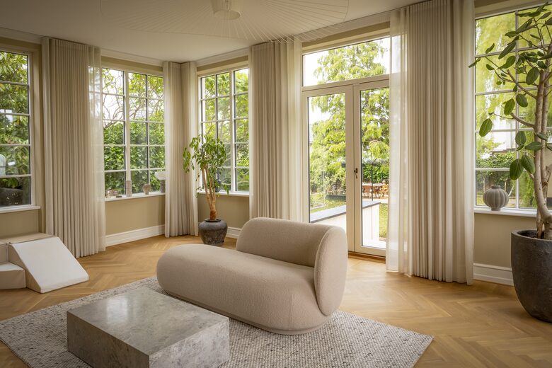 Elegant Three-Story Townhome Near Copenhagen’s Best Attractions - Copenhagen, Denmark