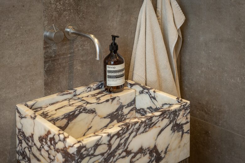 Elegant Three-Story Townhome Near Copenhagen’s Best Attractions - Copenhagen, Denmark