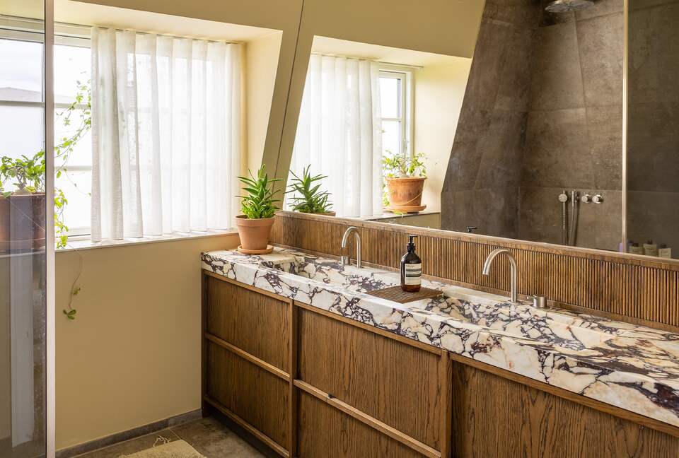 Elegant Three-Story Townhome Near Copenhagen’s Best Attractions - Copenhagen, Denmark