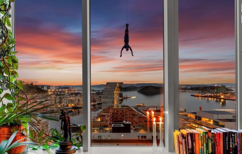 Sophisticated Waterfront Residence with Panoramic Fjord Views - Oslo, Norway