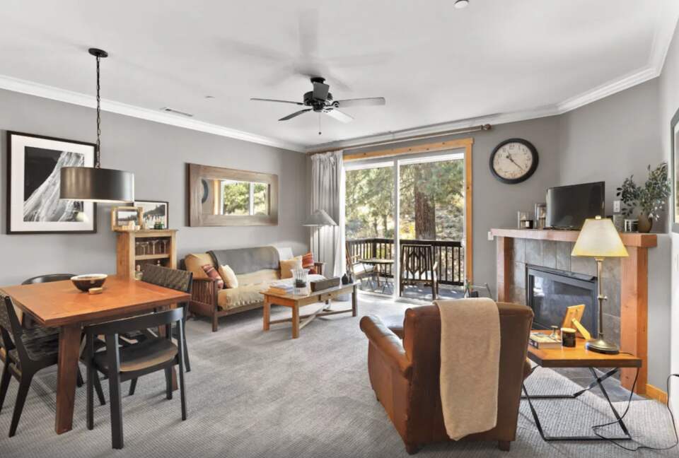 Stylish Truckee Getaway Close to Skiing - Truckee, California