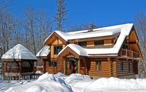 Huge forested riverfront property. 3 minutes to skiing. - Mont Tremblant, Canada