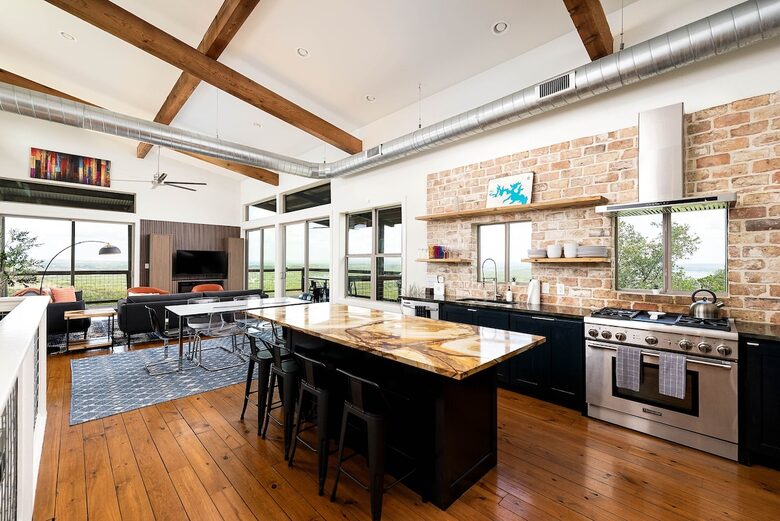 Canyon Lake Escape with Captivating Views - Canyon Lake, Texas