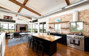 Canyon Lake Escape with Captivating Views - Canyon Lake, Texas