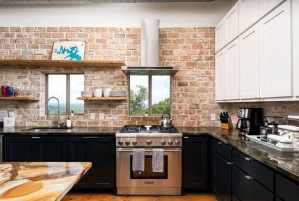 Canyon Lake Escape with Captivating Views - Canyon Lake, Texas