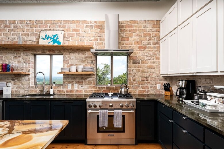 Canyon Lake Escape with Captivating Views - Canyon Lake, Texas