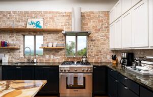 Canyon Lake Escape with Captivating Views - Canyon Lake, Texas