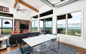 Canyon Lake Escape with Captivating Views - Canyon Lake, Texas