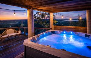 Canyon Lake Escape with Captivating Views - Canyon Lake, Texas