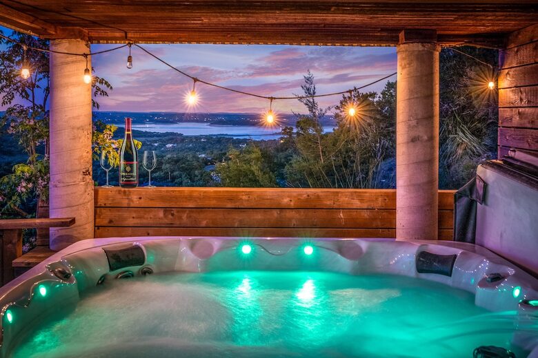 Canyon Lake Escape with Captivating Views - Canyon Lake, Texas