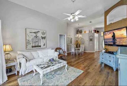 Coastal Charm Just Minutes from Jupiter Beach - Jupiter, Florida