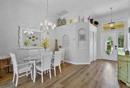 Coastal Charm Just Minutes from Jupiter Beach - Jupiter, Florida