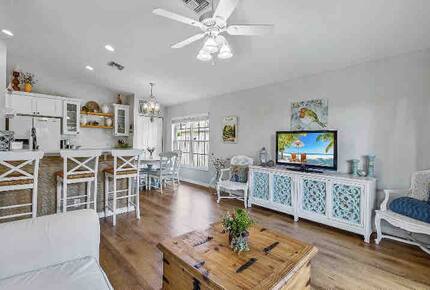 Coastal Charm Just Minutes from Jupiter Beach - Jupiter, Florida
