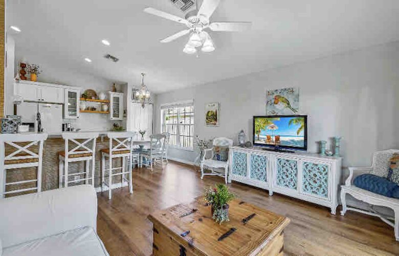 Coastal Charm Just Minutes from Jupiter Beach - Jupiter, Florida