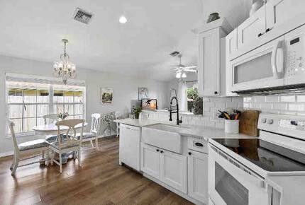 Coastal Charm Just Minutes from Jupiter Beach - Jupiter, Florida