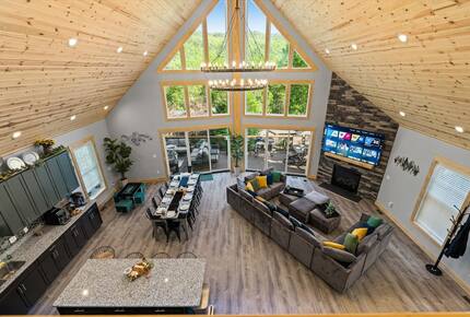 Elegant Escape with Hot Tub, Game Lounge & Theater - Massanutten, Virginia