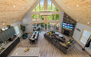 Elegant Escape with Hot Tub, Game Lounge & Theater - Massanutten, Virginia