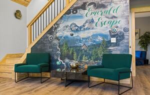 Elegant Escape with Hot Tub, Game Lounge & Theater - Massanutten, Virginia