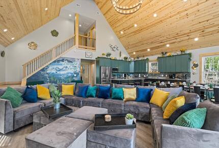 Elegant Escape with Hot Tub, Game Lounge & Theater - Massanutten, Virginia