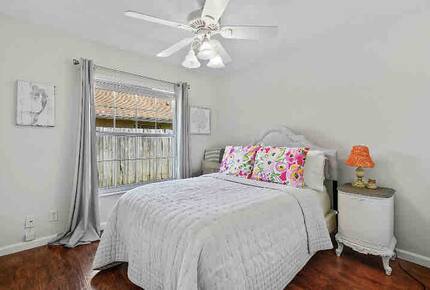 Coastal Charm Just Minutes from Jupiter Beach - Jupiter, Florida