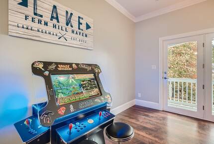 Expansive Lakefront Retreat with Private Beach and Dock - Mooresville, North Carolina