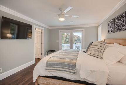 Expansive Lakefront Retreat with Private Beach and Dock - Mooresville, North Carolina