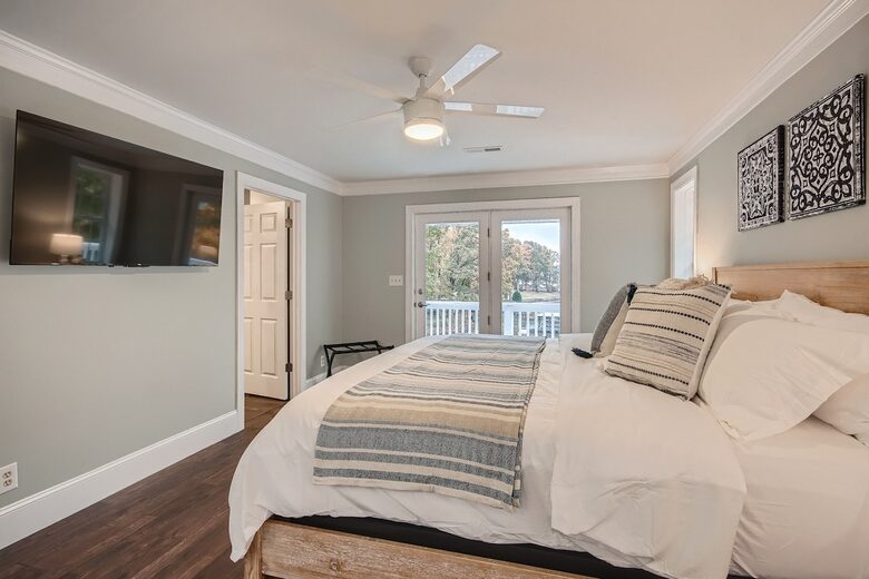 Expansive Lakefront Retreat with Private Beach and Dock - Mooresville, North Carolina