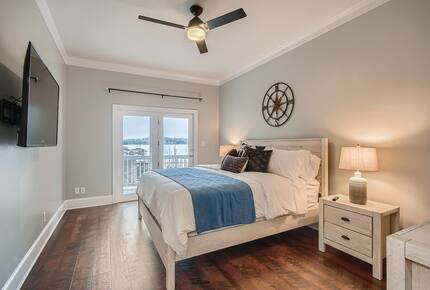 Expansive Lakefront Retreat with Private Beach and Dock - Mooresville, North Carolina