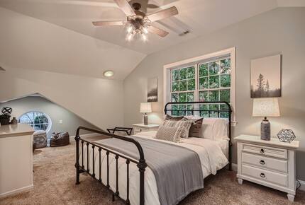 Expansive Lakefront Retreat with Private Beach and Dock - Mooresville, North Carolina