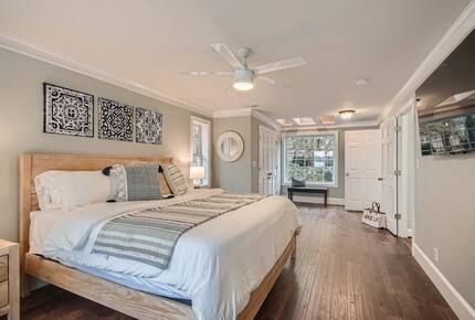 Expansive Lakefront Retreat with Private Beach and Dock - Mooresville, North Carolina