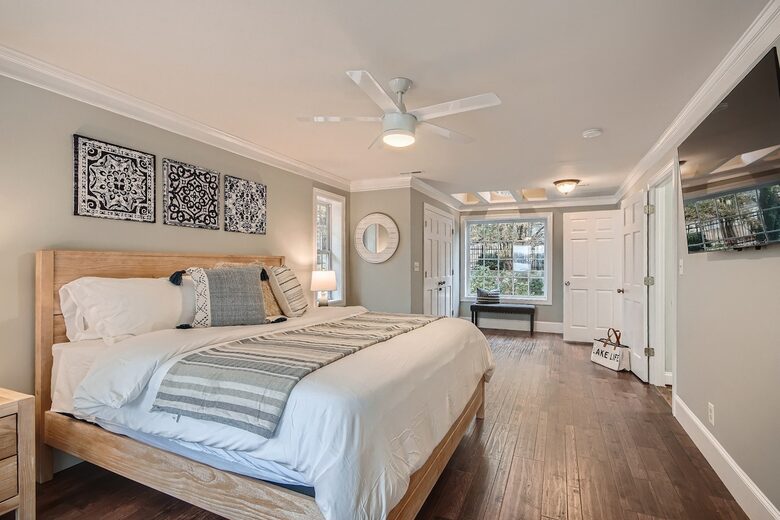 Expansive Lakefront Retreat with Private Beach and Dock - Mooresville, North Carolina