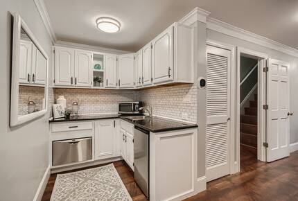 Expansive Lakefront Retreat with Private Beach and Dock - Mooresville, North Carolina