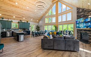 Elegant Escape with Hot Tub, Game Lounge & Theater - Massanutten, Virginia