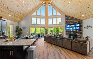 Elegant Escape with Hot Tub, Game Lounge & Theater - Massanutten, Virginia