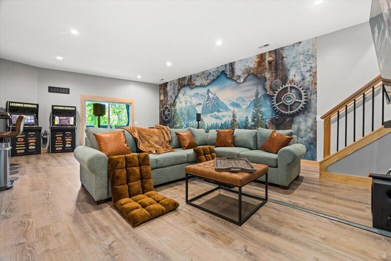 Elegant Escape with Hot Tub, Game Lounge & Theater - Massanutten, Virginia