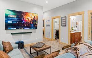 Elegant Escape with Hot Tub, Game Lounge & Theater - Massanutten, Virginia