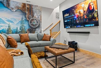 Elegant Escape with Hot Tub, Game Lounge & Theater - Massanutten, Virginia