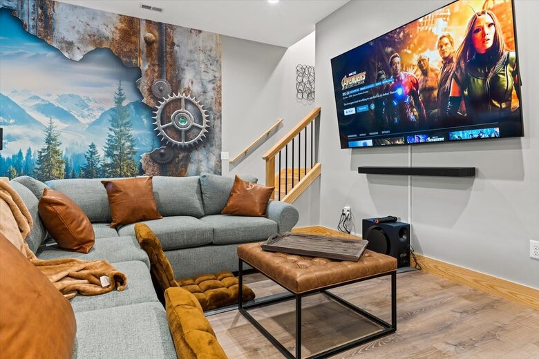 Elegant Escape with Hot Tub, Game Lounge & Theater - Massanutten, Virginia
