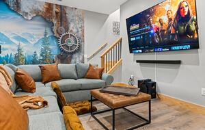 Elegant Escape with Hot Tub, Game Lounge & Theater - Massanutten, Virginia