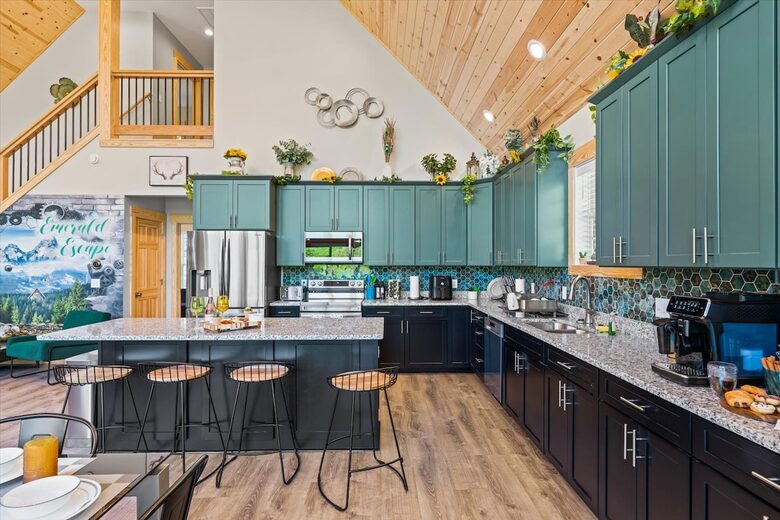 Elegant Escape with Hot Tub, Game Lounge & Theater - Massanutten, Virginia